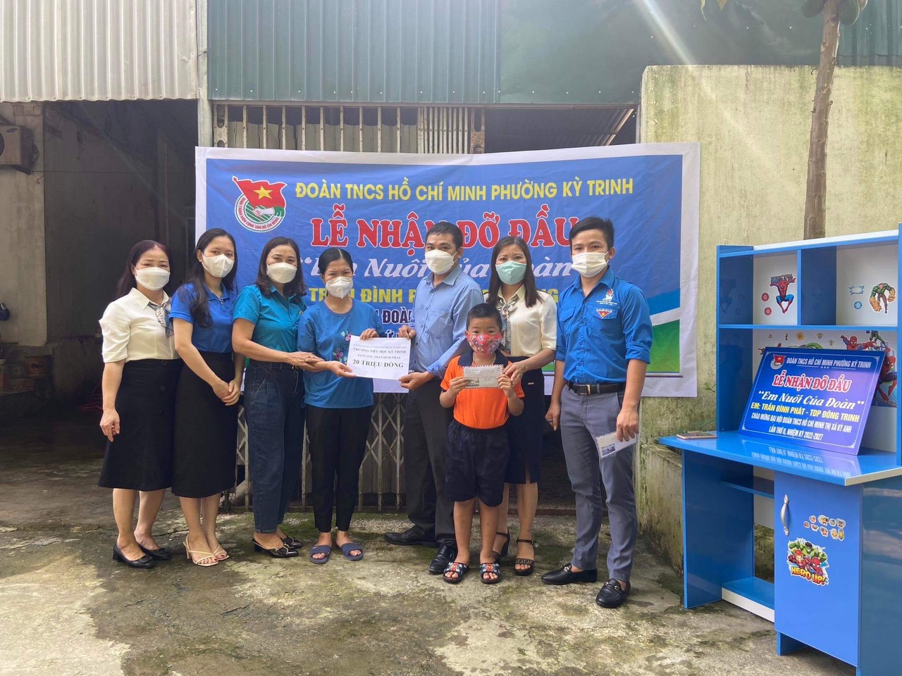 “Vì bạn xứng đáng” – hoạt động ý nghĩa của Công đoàn, Liên đội, Đoàn thanh niên trường Tiểu học Kỳ Trinh.